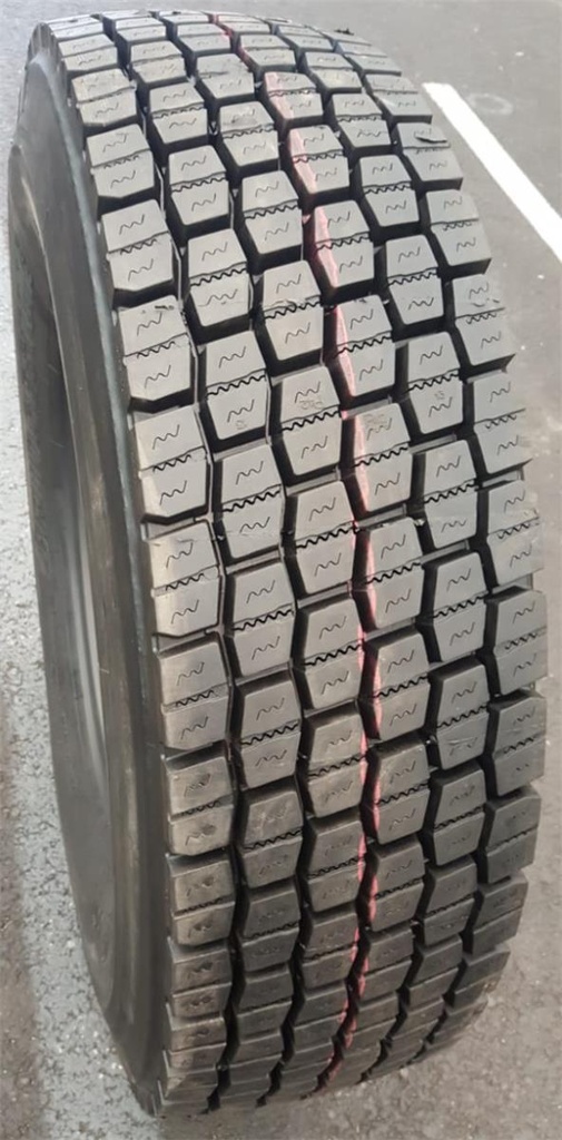 315/70R22.5 KA PINNOITETTU P42 SIS. 1 MICHELIN RUNKO DRIVE